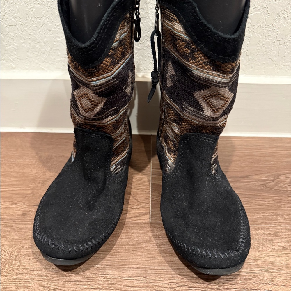 Minnetonka Women’s Stylish Black and Brown Women's Mid calf Suede Moccasin Boots